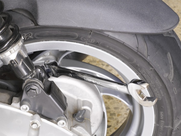 набор комбинированных ключей с открытыи зевом и трещоткой с шарниром 8 - 22 мм, 7 предметов