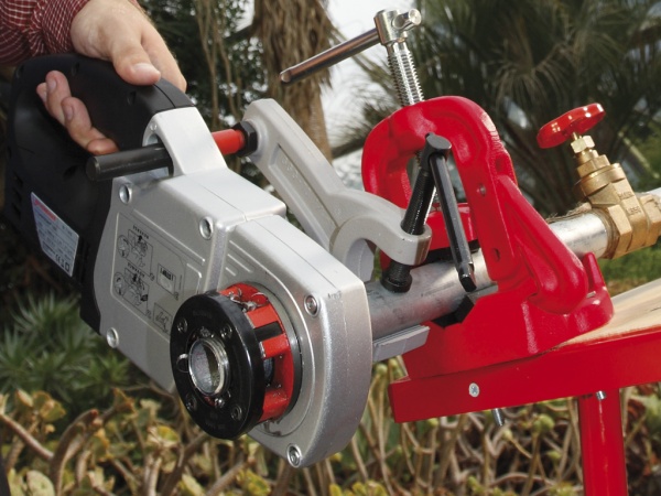 электрический резьбонарезной клупп supertronic 1250 (супертроник 1250) d 1/2 - 1,1/4' bspt