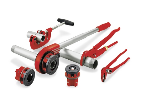 универсальный набор сантехнического инструмента с ручным резьбонарезным клуппом sani kit (сани кит)